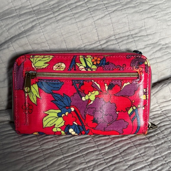 Sakroots Artist Circle XL wallet in Crimson Flower Power - Picture 4 of 10